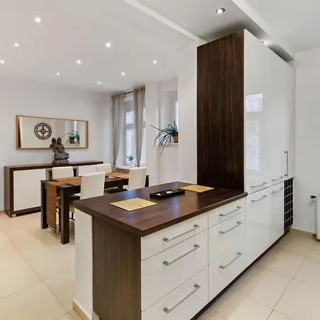 Grand Elegant - Center Apartmán Bratislava