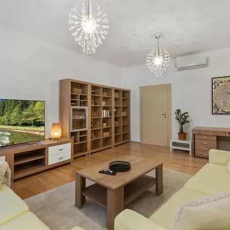 Grand Elegant - Center *