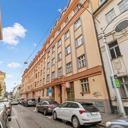 Apartament Grand Elegant Family Stay - Ac, Netflix & Old Town Bratysława